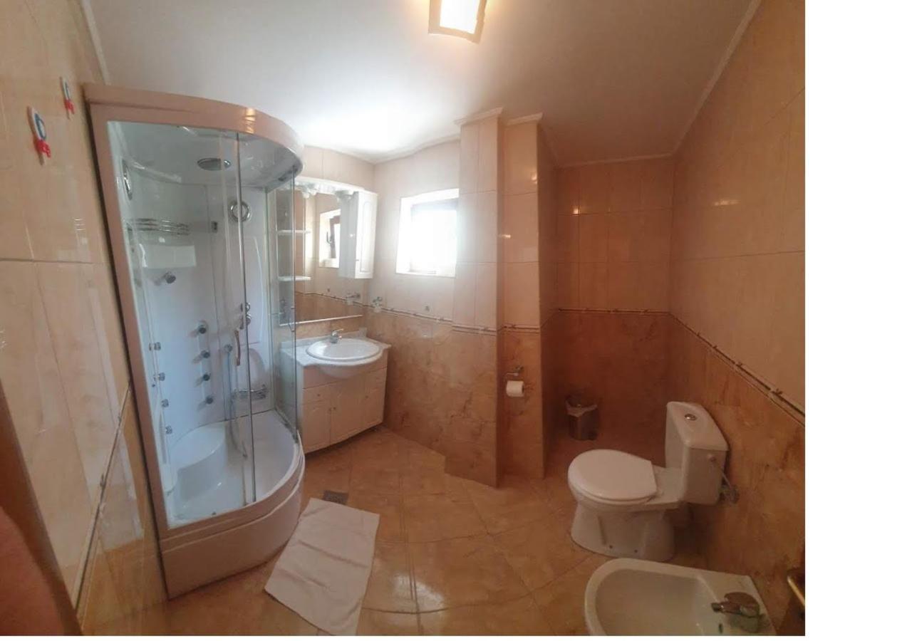 Villa M Dobra Voda Luaran gambar